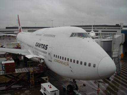 Qantas jet we spent 12.5 hours in flying to LA<br>Location: <a href="https://www.google.com/maps/search/?api=1&query=-33.93883,151.16909" target="_new">Gate 34, Sydney Airport</a>